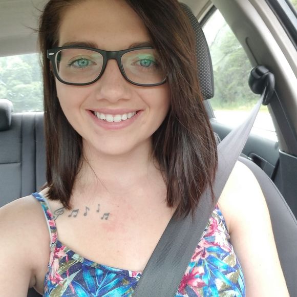 Meet your Posher, Stephanie - Picture 1 of 1